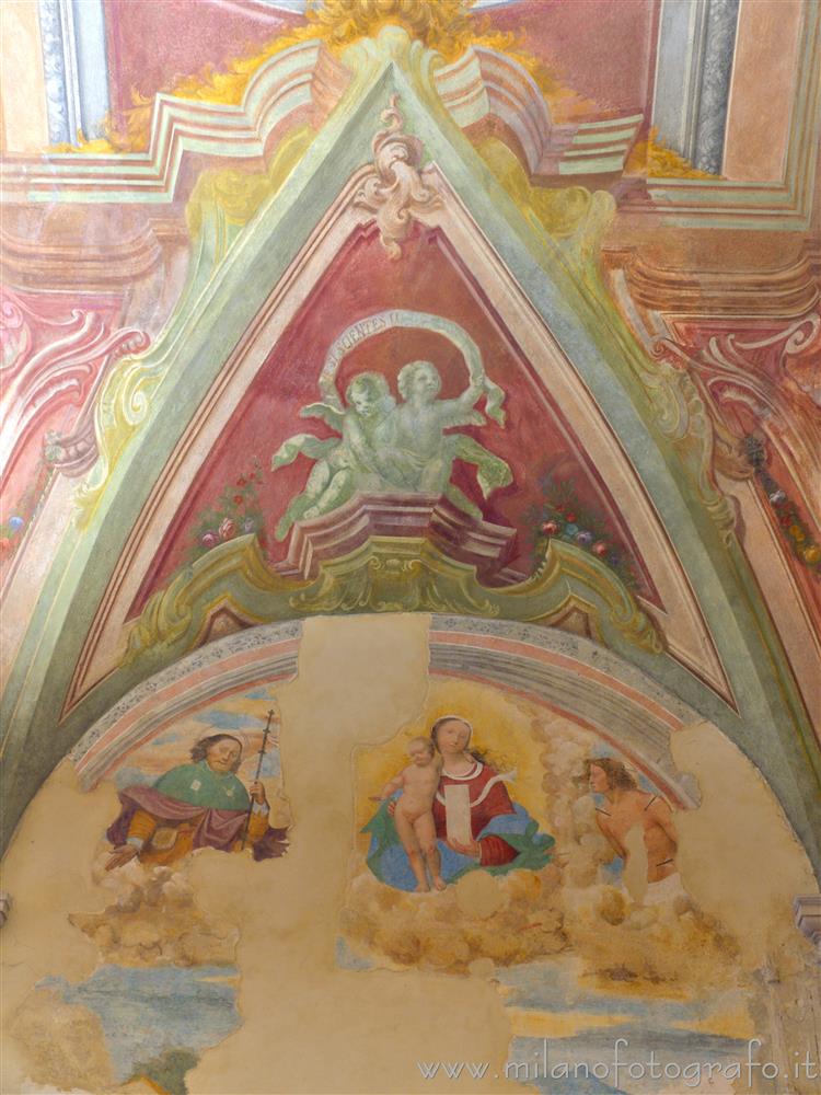 Milano - Dettaglio degli affreschi all'interno del Santuario della Madonna delle Grazie all'Ortica